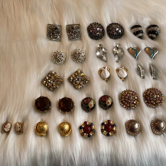 LARGE LOT VINTAGE EARRINGS (FURSTENBERG, TRIFARI, KJL, LEE, KRAMER, ROBERT) - Picture 1 of 16